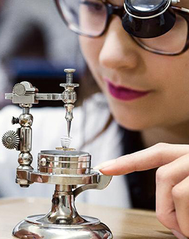 温妮·珍尼丝-万州区浪琴维修服务中心制表师