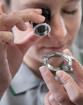 卡罗琳·卡桑德拉-巴南区浪琴维修服务中心制表师